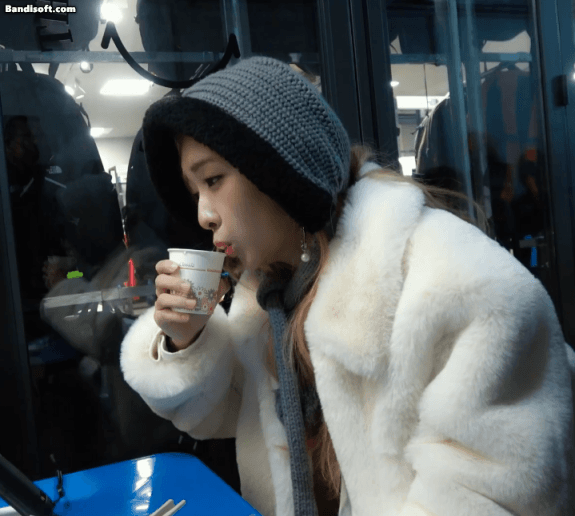 16712677461114.gif